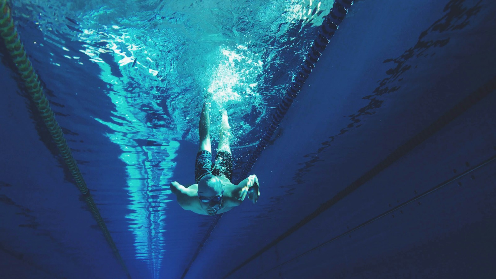 Swimming and Heart Rate: Why Your Apple Watch Loses the Plot in the Pool