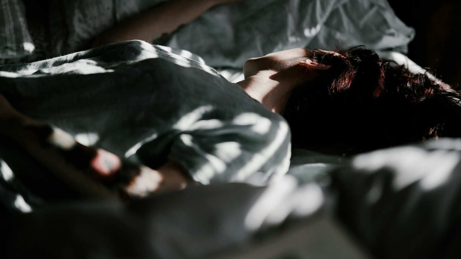 Testosterone and Sleep: How Bad Nights Quietly Lower Your T (and What Your Watch Shows)